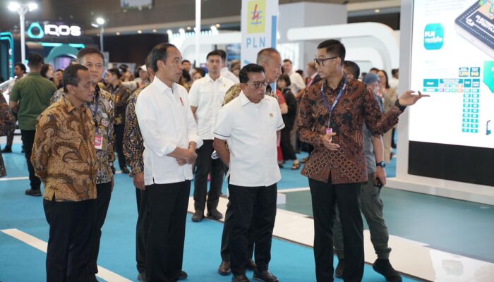 Booth di PEVS 2024 Dikunjungi Presiden Jokowi, Dirut PLN Paparkan Kesiapan Ekosistem Kendaraan Listrik