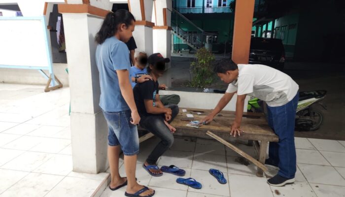 Main Togel Online di Depan Balai Desa Pabuaran Lor, EH dan NH Diamankan Polresta Cirebon