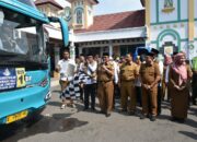 Lepas Keberangkatan Calhaj Asal Kabupaten Cirebon, Bupati Imron Berbagi Trik Agar tak Tersesat