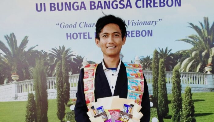Inspiratif, Juru Parkir di Cirebon Raih Gelar Sarjana Ekonomi Syariah