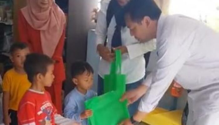 Hardiknas, Suhendrik Berkunjung ke PAUD yang Siswanya Belajar di Teras Rumah 