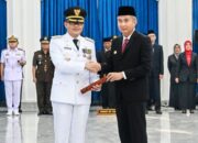 Lantik Pj Bupati Cirebon, Pesan Bey Machmudin Soal Pelayanan dan Dedikasi