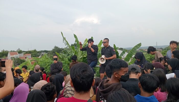 Aksi Tabur Bunga di Flyover Talun Berlangsung Khidmat 