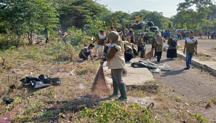 Puncak Hari Lingkungan Hidup, DLH Bersihkan TPS Liar di Eks Terminal Dukuh Semar