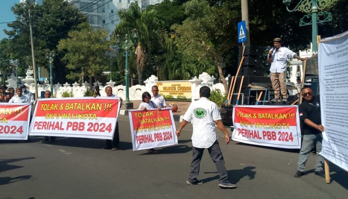 Minta Cabut Kenaikan PBB, Sejumlah Warga Kota Cirebon Datang Lagi ke Gedung Dewan