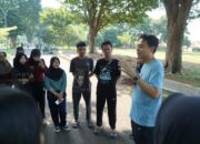 Bersih-bersih Lapangan Peringati HLH, Gen Z Kota Cirebon Diapresiasi Suhendrik