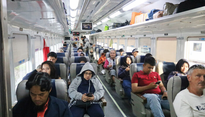 Minat Masyarakat Terhadap Moda Transportasi Kereta Api Terus Meningkat