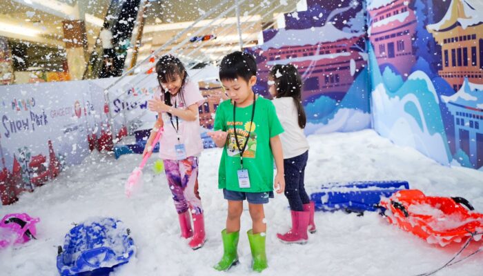 Isi Waktu Liburan? yuk, Main Salju di Grage City Mall