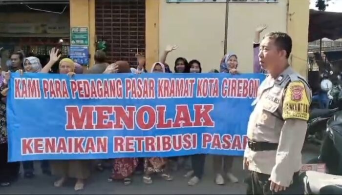 Aksi Unjuk Rasa di Pasar Kramat Kota Cirebon, Pedagang Tolak Kenaikan Retribusi