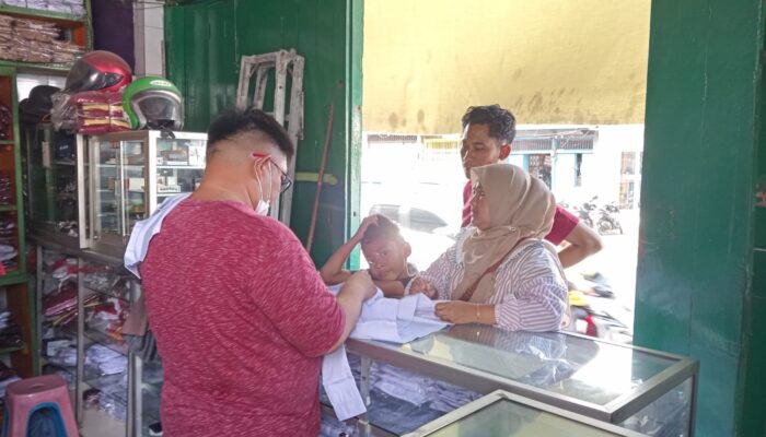 Jelang Tahun Ajaran Baru, Omzet Pedagang Seragam Sekolah di Cirebon Naik 100 persen