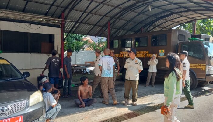 Kejar-kejaran, Satpol PP Kota Cirebon Jaring Belasan Pengamen