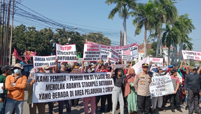 Merasa Terdampak Debu Batu Bara, Warga Pesisir Selatan Unras Minta Stockpile Ditutup