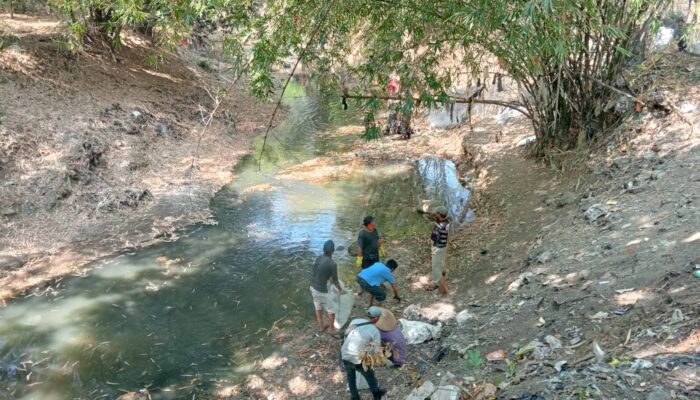 Peringati Hari Sungai Nasional, CIS Cirebon Aksi Susur Sungai
