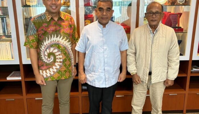 Saat Bertemu Sekjen Gerindra, Suhendrik Ceritakan Cirebon dan Makan Nasi Jamblang Bersama
