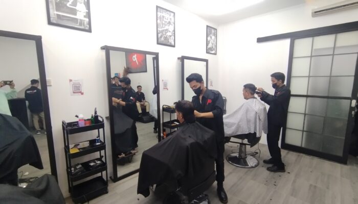Paparazzi Barbershop Kembali ke Sukasari, Cukur Premium Hanya 2,5 persen dari UMK
