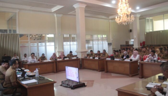 Pj Bupati Cirebon Bahas Tarkam hingga Penanganan Stunting saat Rapim