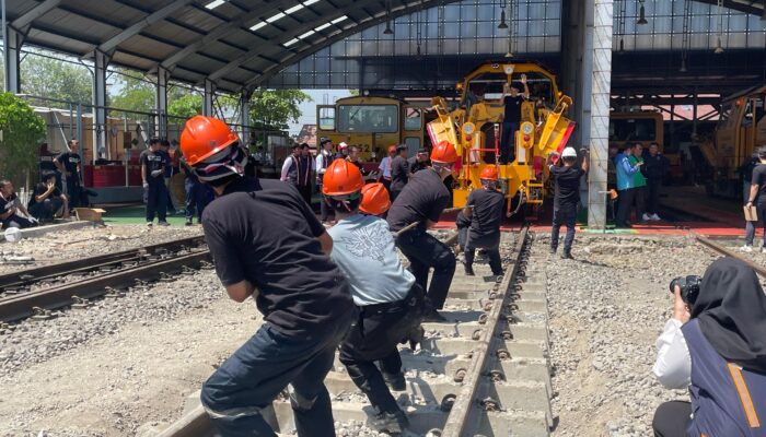 HUT ke-79 RI, KAI Daop 3 Cirebon Kembali Adakan Lomba Tarik Kereta