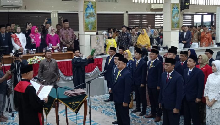 Sempat Tertunda, 35 Anggota DPRD Kota Cirebon Sudah Ucap Sumpah dan Janji