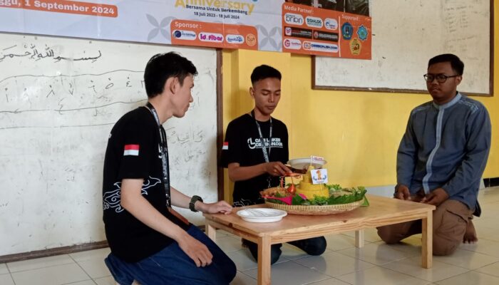 HUT Pertama, Cari Loker Cirebon Berbagi Santunan Anak Yatim dan Dhuafa