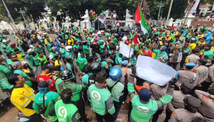 Ratusan Ojol Geruduk Gedung DPRD Kota Cirebon, Aspirasi ini yang Disuarakan
