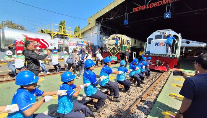 KAI Ulang Tahun ke-79, Daop 3 Cirebon Gelar Lomba Tarik Lokomotif