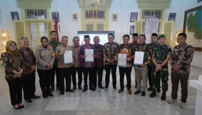 PJ Bupati Cirebon : ASN dan Kuwu Tandatangani Fakta Integritas untuk Jaga Netralitas Pilkada 2024