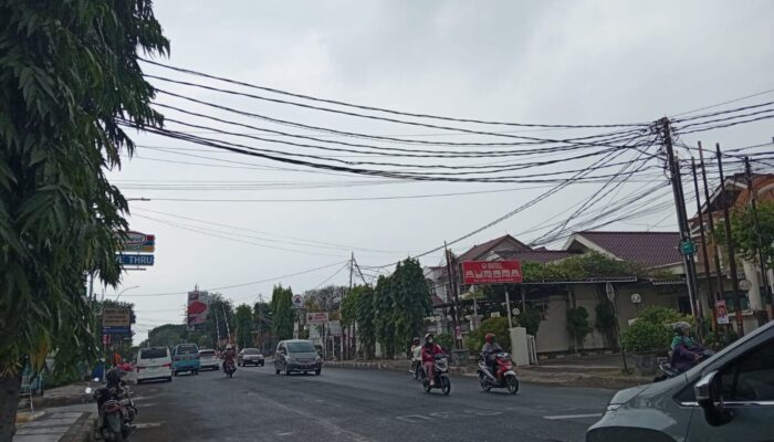 Kabel di Udara Kota Cirebon Terlihat tak Teratur, Fitria Berpendapat Begini