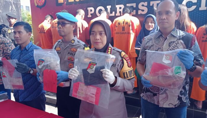 Bermodus Jadi Tim Nakes, Komplotan Ini Gasak Emas 37 gram di Gebang Cirebon