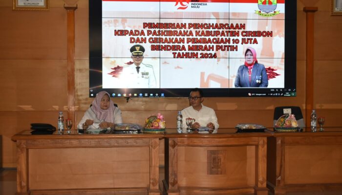 Pemkab Cirebon Berikan Penghargaan kepada Purna Paskibraka 2024