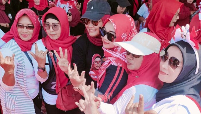 Ibu-Ibu di Terisi Ingin Nina Lanjut jadi Bupati Indramayu