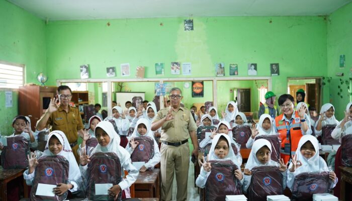 Indocement Berikan Beasiswa Prestasi Tingkat SD dan SMP Desa Binaan