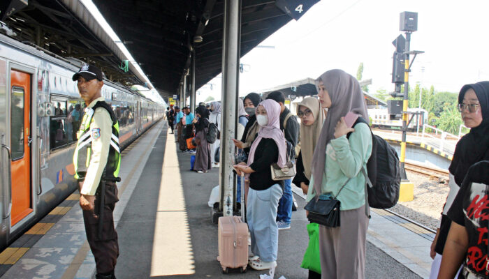 KAI Terapkan Sistem Antrian Saat Pembelian Tiket Jelang Nataru