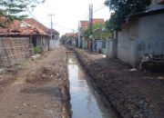 Proyek Jalan dan Irigasi di Desa Gamel Belum Rampung, Warga Cemas dan Khawatir