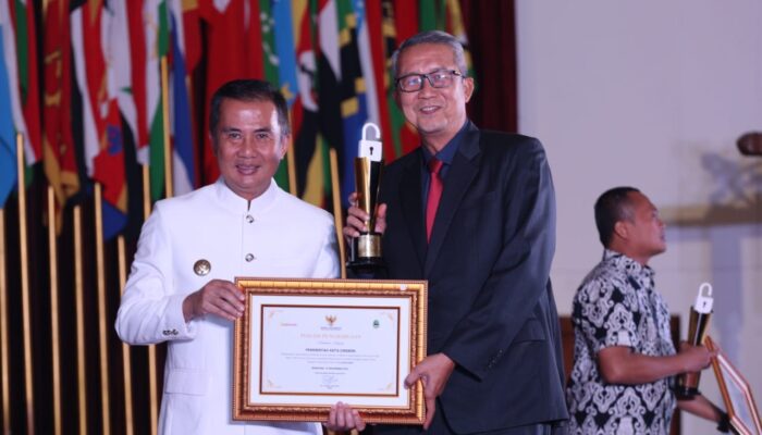 Cirebon Diganjar Penghargaan sebagai Kota Informatif di Jawa Barat