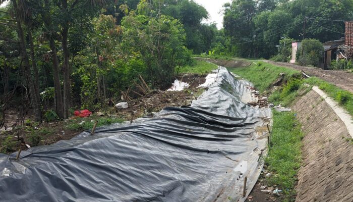 Tak Kunjung Diperbaiki, Tanggul Jebol Sejak Januari Ancam Keselamatan Warga
