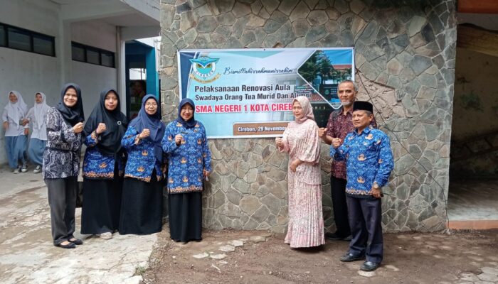 Ikatan Alumni SMAN 1 Cirebon Bantu Renovasi Aula Sekolah