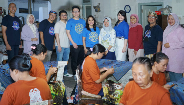 OREO Salurkan Donasi Kepada Ribuan Pengrajin dan Pengusaha Batik Cirebon 