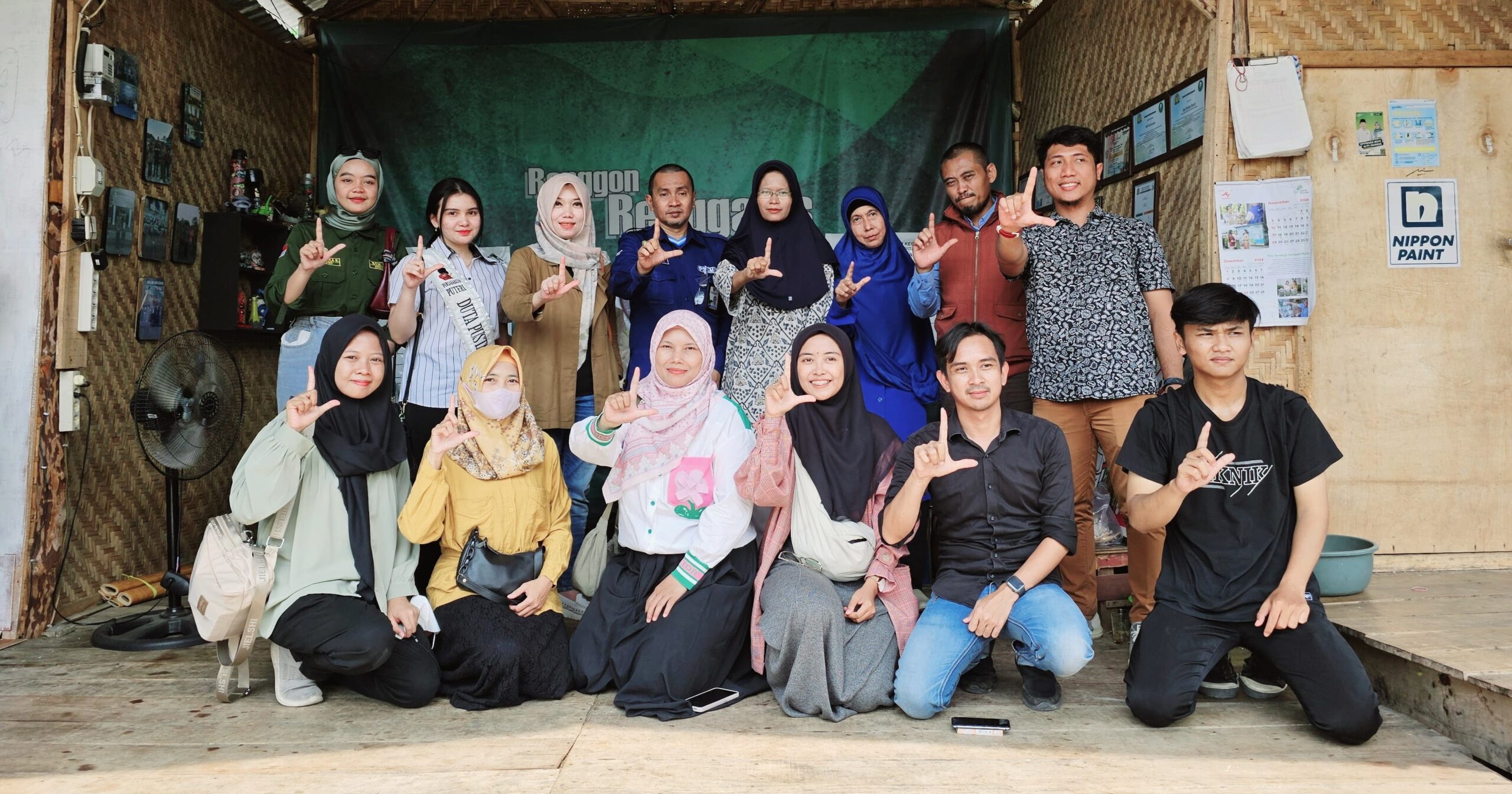 BEM FT UGJ Berkolaborasi dengan Perpustakaan UGJ membangun Pojok Baca di RW 15 Kelurahan Kalijaga, Kecamatan Harjamukti, Kota Cirebon