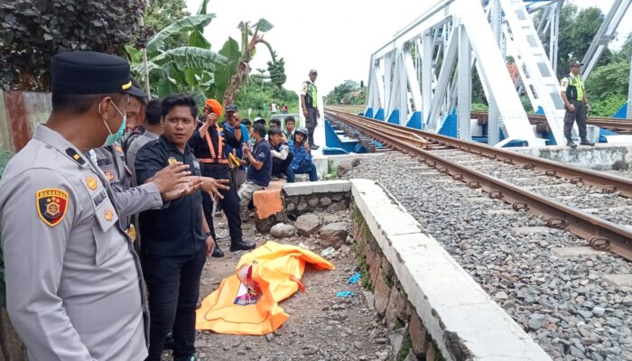 Pria Paruh Baya Tertemper Kereta Api di Perlintasan Krucuk Kota Cirebon 