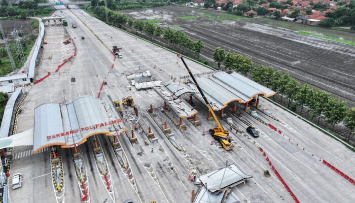 Jelang Masa Nataru, Eks Gerbang Tol Palimanan Dibongkar