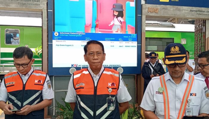 Dirut KAI Terjun Langsung ke Cirebon Cek Kesiapan Angkutan Nataru 