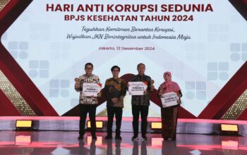 Pj Bupati Cirebon Terima Penghargaan Terbaik JKN di TMII Jakarta