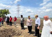 Warga Luwung Kencana Protes Jalan Rusak, Pj Bupati Cirebon Langsung Turun Tangan