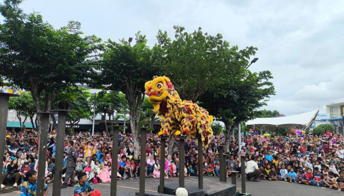Hibur Warga Ciayumajakuning, Grage Mall Hadirkan Atraksi Barongsai