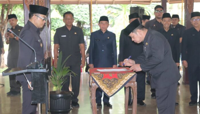 PJ Bupati Cirebon Lantik 6 Pejabat Fungsional, Perkuat Kinerja Pemerintah Daerah