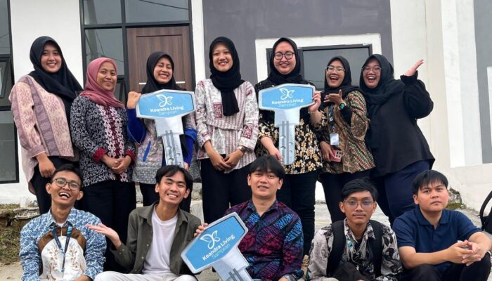 Inspiratif, AIO Store Cirebon Beri Hadiah Rumah untuk Karyawan Teladan