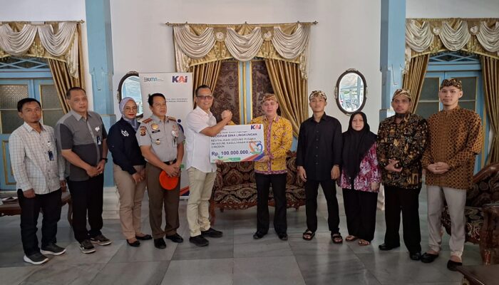 Peduli Budaya, KAI Daop 3 Cirebon Beri Bantuan Rp100 Juta untuk Keraton Kanoman