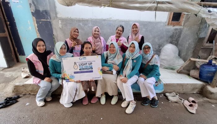 PIKK Bersama Srikandi PLN UP3 Indramayu Wujudkan Mimpi Pasangan Marliah-Sanadi Miliki Listrik 