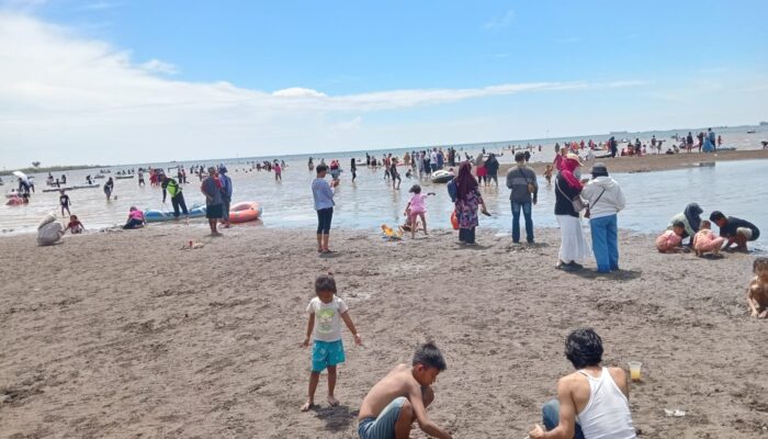 Libur Lebaran 2025, WBK dan Goa Sunyaragi Diserbu Wisatawan