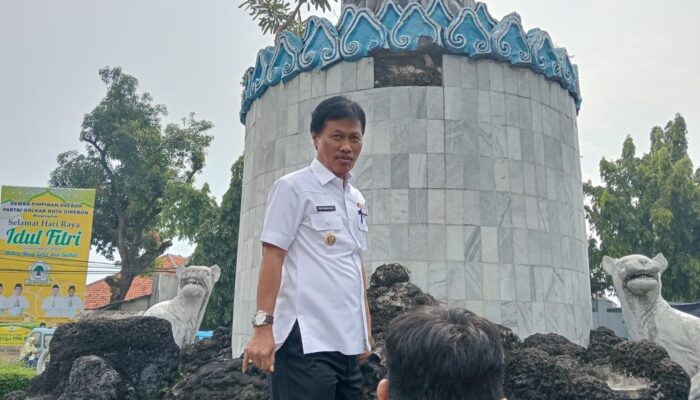 Wali Kota Cirebon Keliling Meninjau Fasum, Taman akan Dipercantik